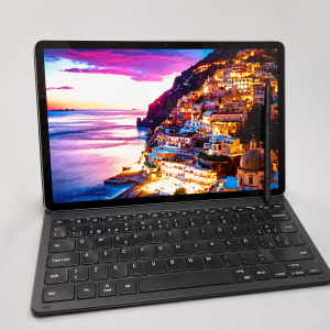 Samsung Galaxy Tab S7 FE con Teclado y S Pen – Usada